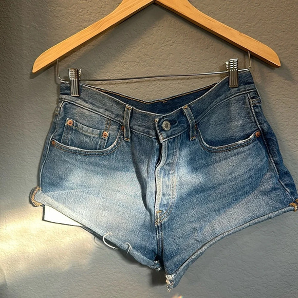 Levi’s 501 denim Jean shorts size 28 - Picture 1 of 4